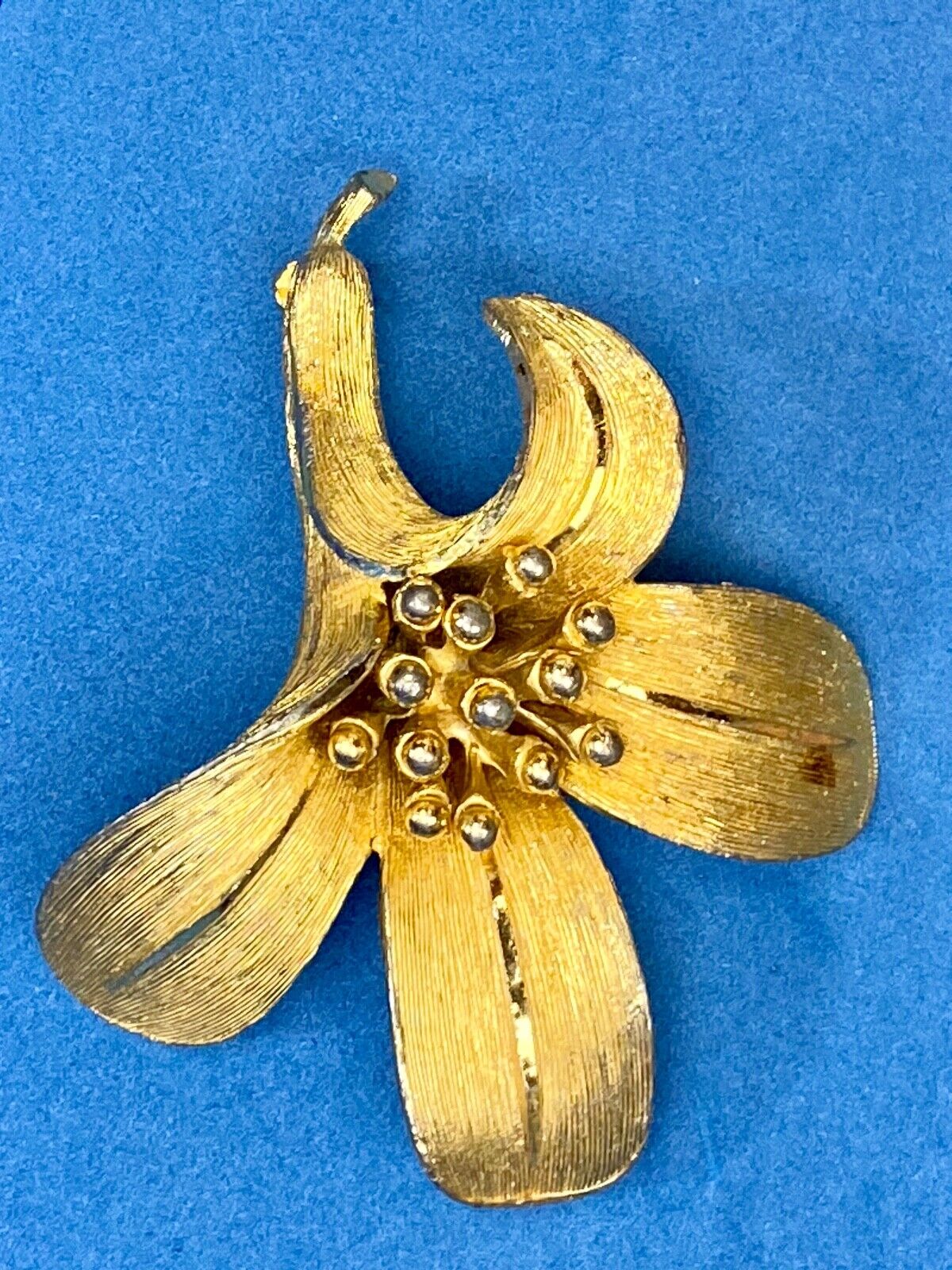 Vintage BSK Lily Flower Gold Tone Brooch Pin Costume Jewelry