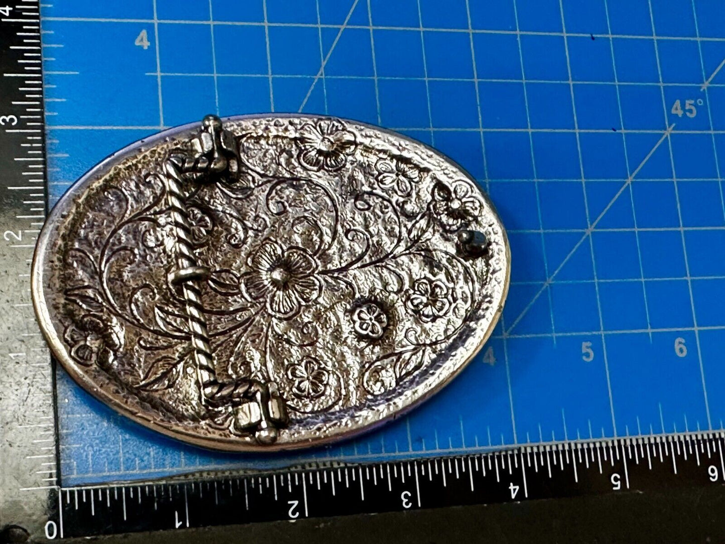 Beautiful Sparkling Rhinestone Accented Leaf Swirl Western Fashion Belt Buckle