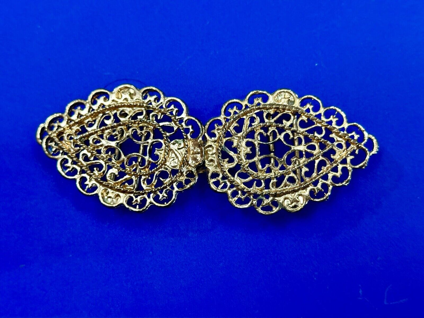 2 Pc interlocking Ribbon Filigree Open Cut-Out Gold Tone Small Belt Buckle