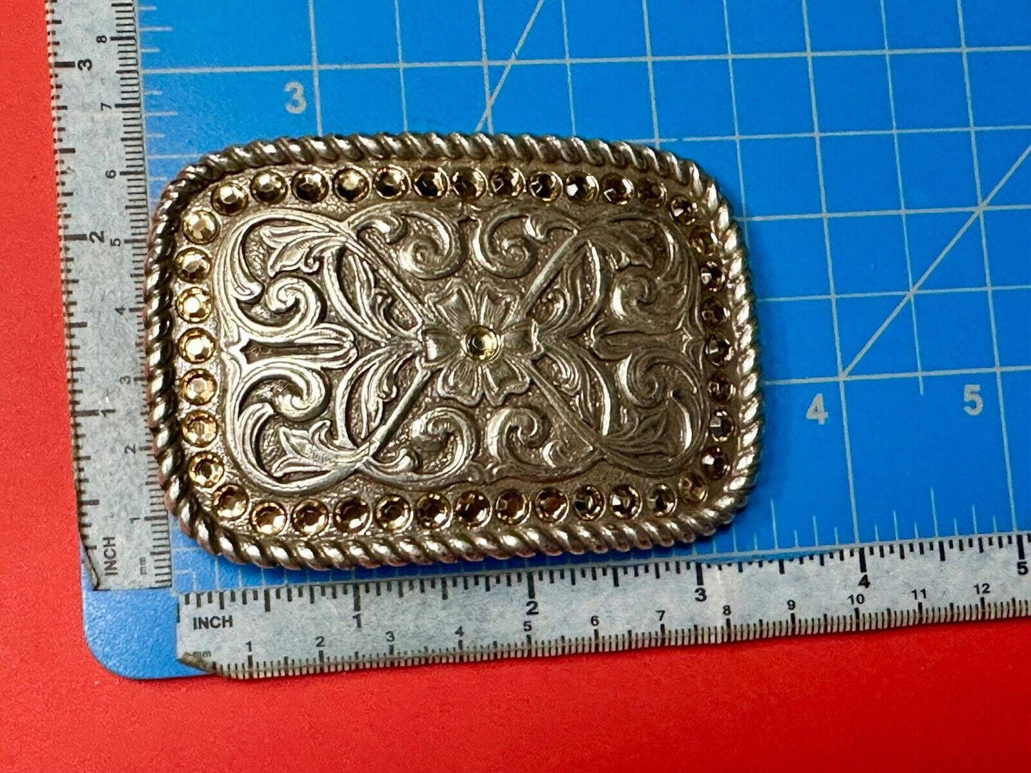 Beautiful western cowgirls rectangular belt buckle w/ Rhinestone boarder