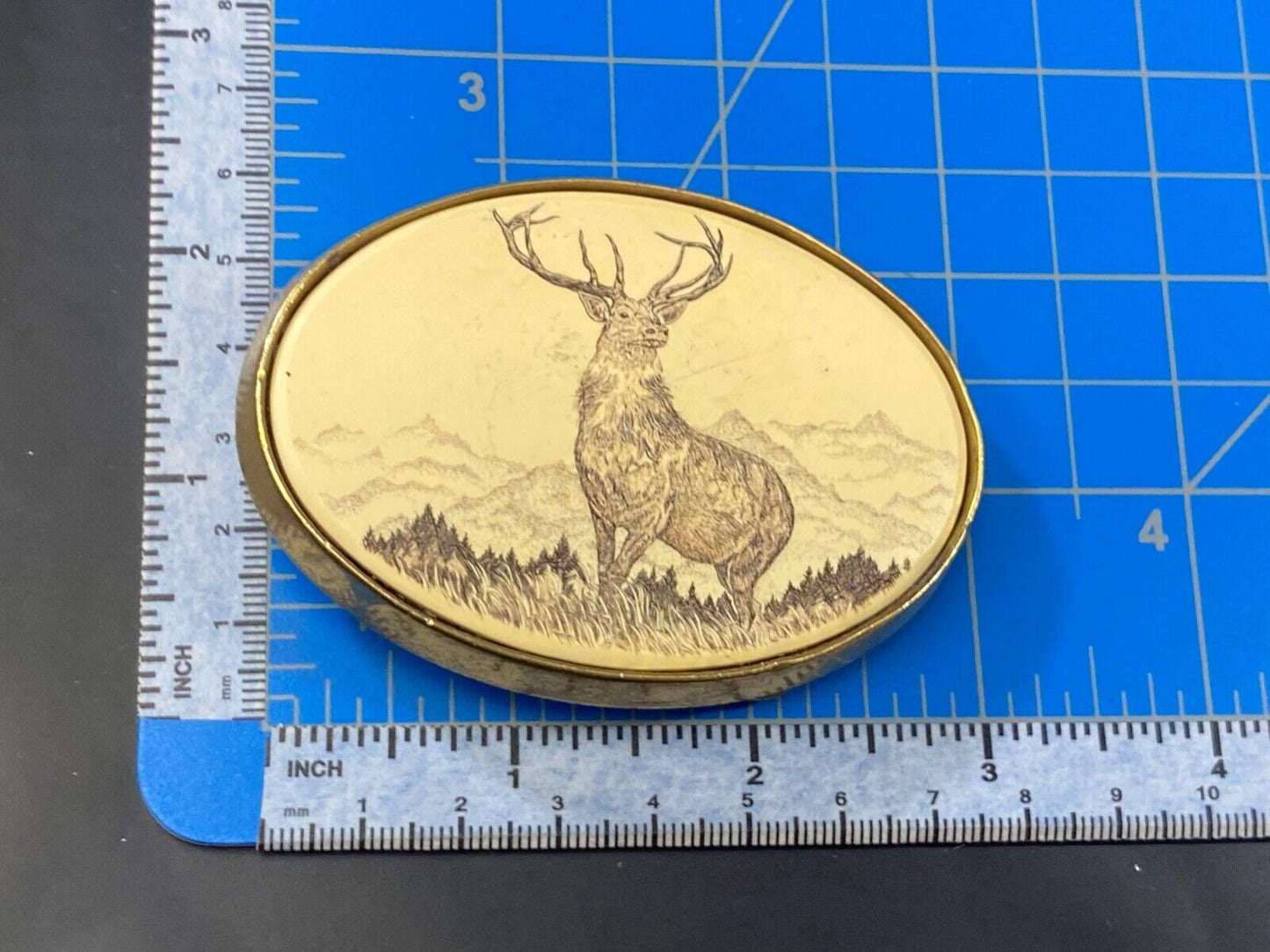 Vintage 1983 Barlow DEER Buck in nature Mountains with huge rack belt buckle