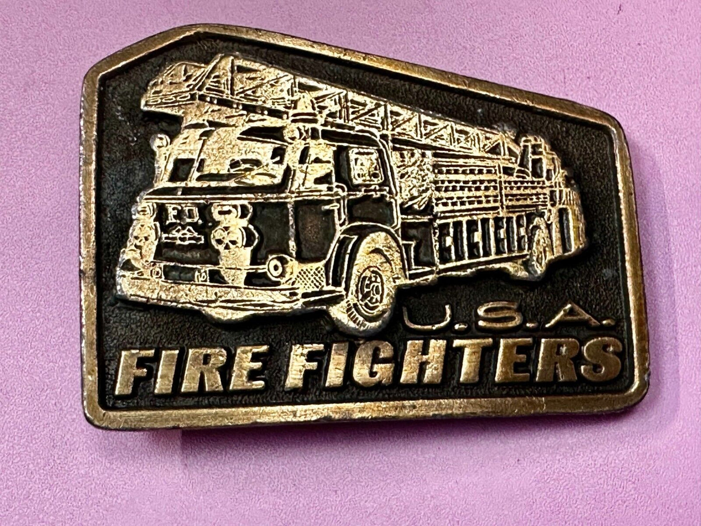 USA Firefighters Fire Truck Fireman Vintage Gold Tone Commemorative Belt Buckle