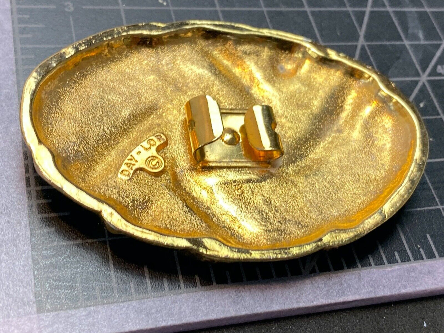 Vintage 80'S Red gold tone Scarf Belt enamel Clip signed Day-Lor