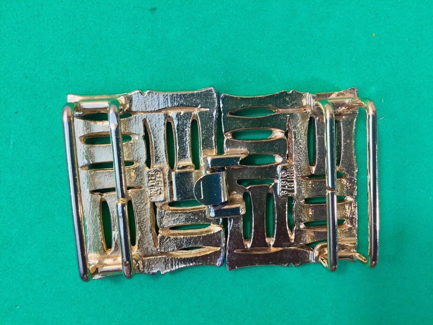 1979 Vintage Retro Mimi Din Gold Toned Belt Buckle 1979 Square Bar Style