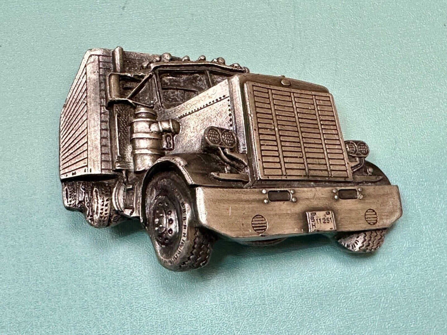 Vintage Cutout SEMI Truck Big Rig Cab USA made belt buckle Y-86