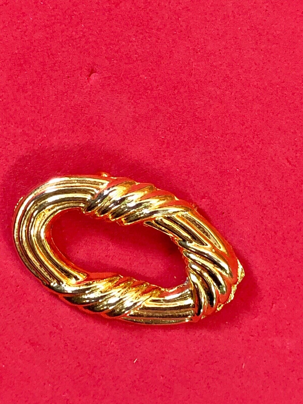 Vintage AAI signed Gold tone Circular Pendant brooch