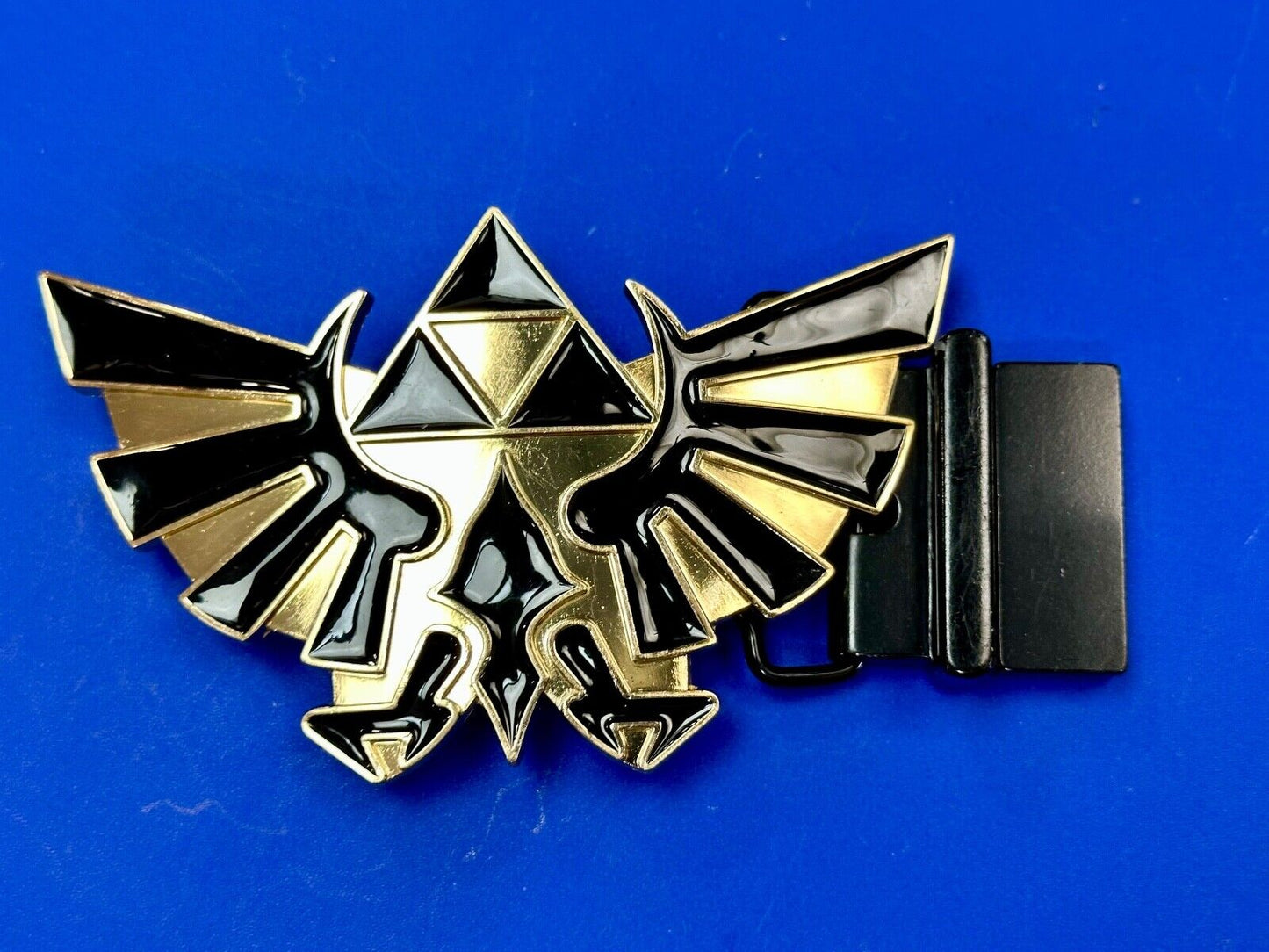 THE LEGEND OF ZELDA Black and Gold Triforce 2015 Nintendo gamers BELT BUCKLE