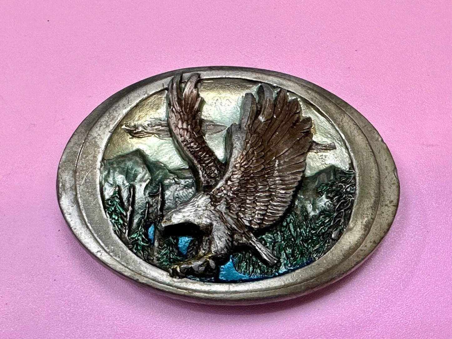 Beautiful patriotic flying eagle - Vintage 1988 C+J belt buckle