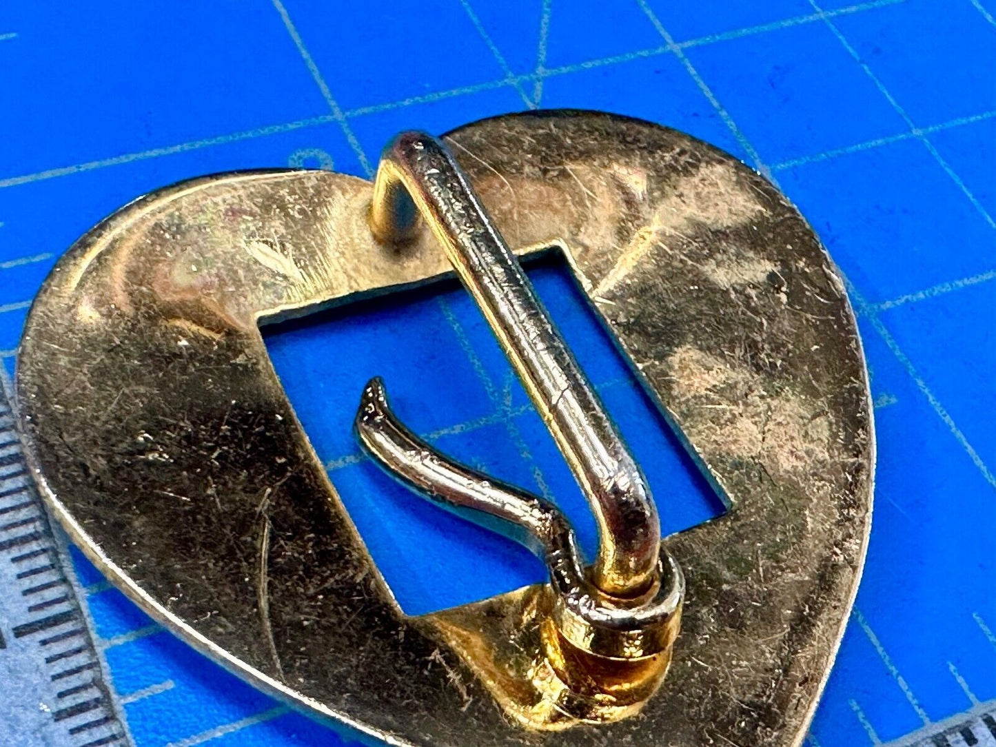 Tiny Gold tone heart shaped western ornate flower swirl belt buckle