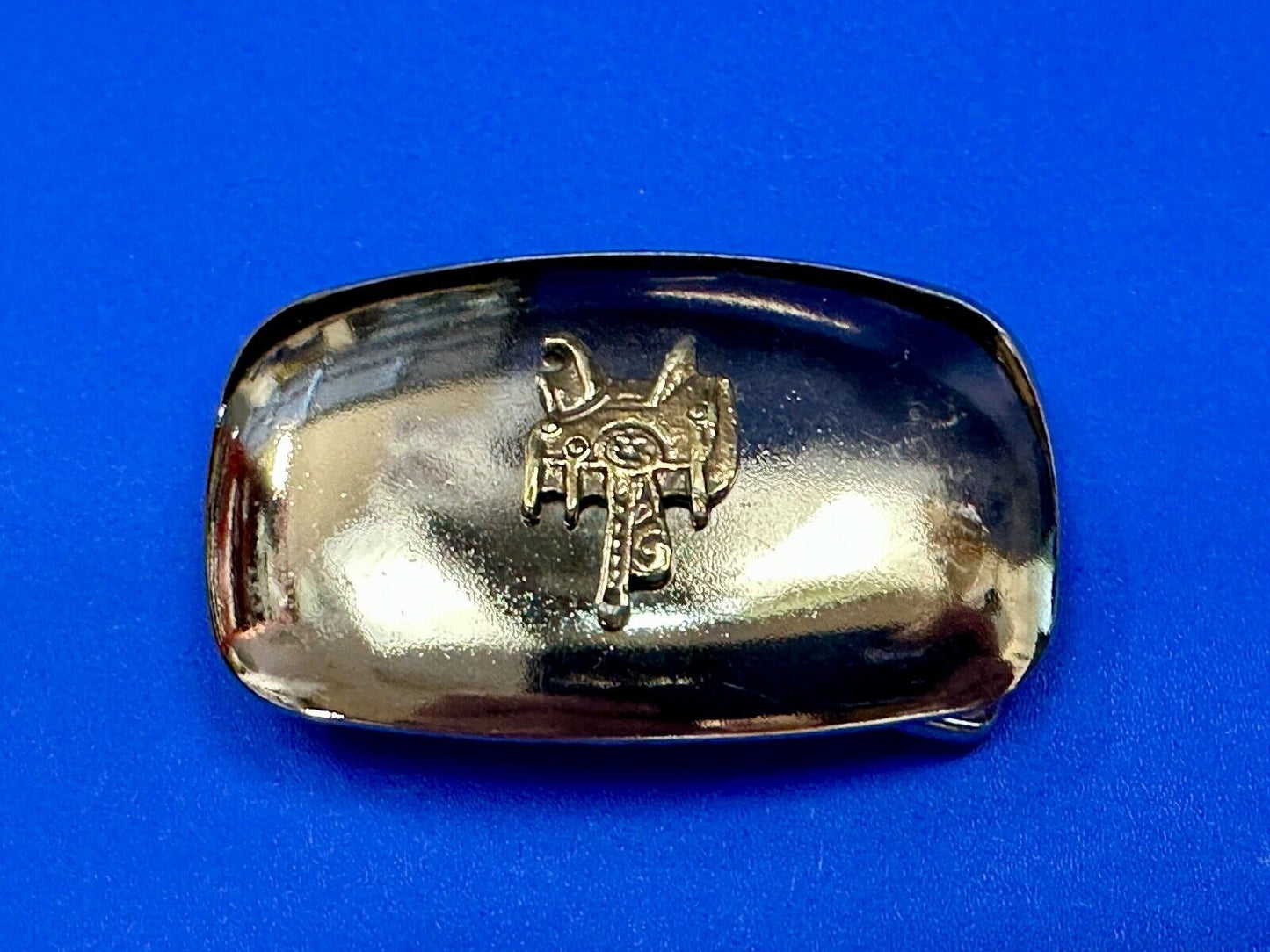 Beautiful two tone Horse Saddle on reflective western belt buckle