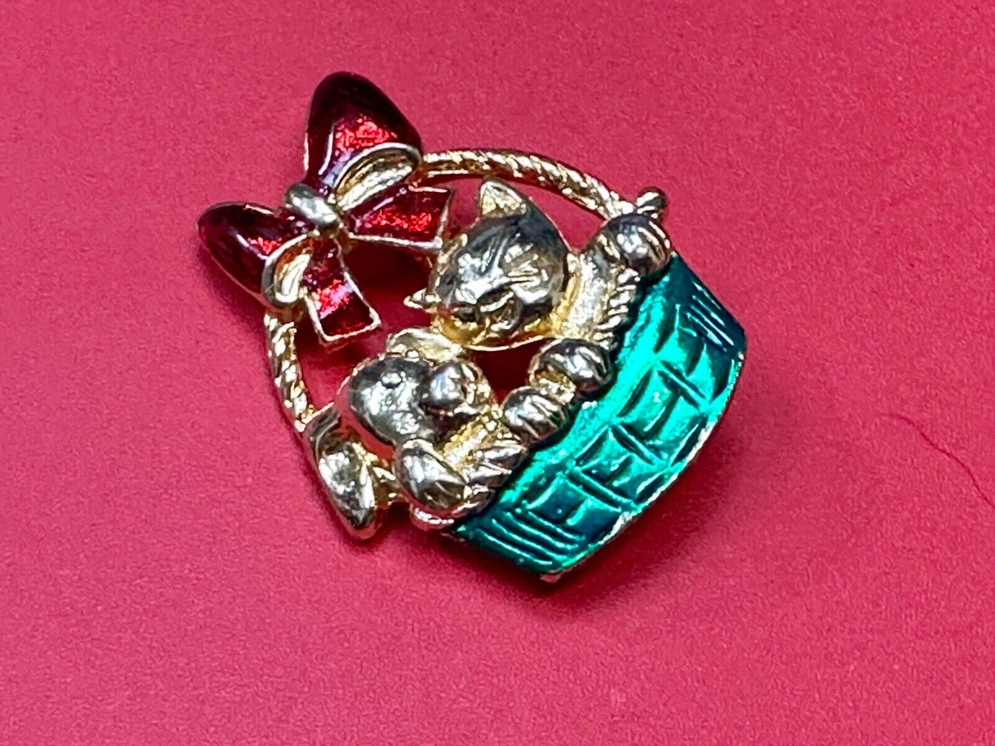Vintage Christmas Kitten in Basket Green Red Gold Tone Holiday Brooch Pin