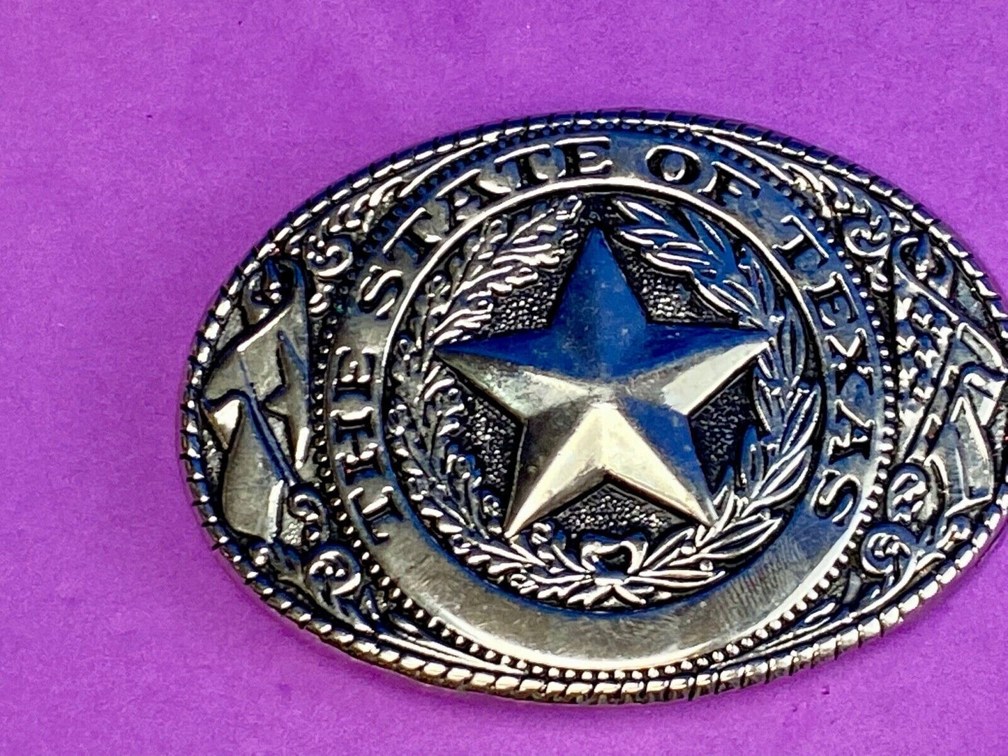 THE GREAT STATE OF TEXAS Star Black and Silver color flower swirl belt buckle