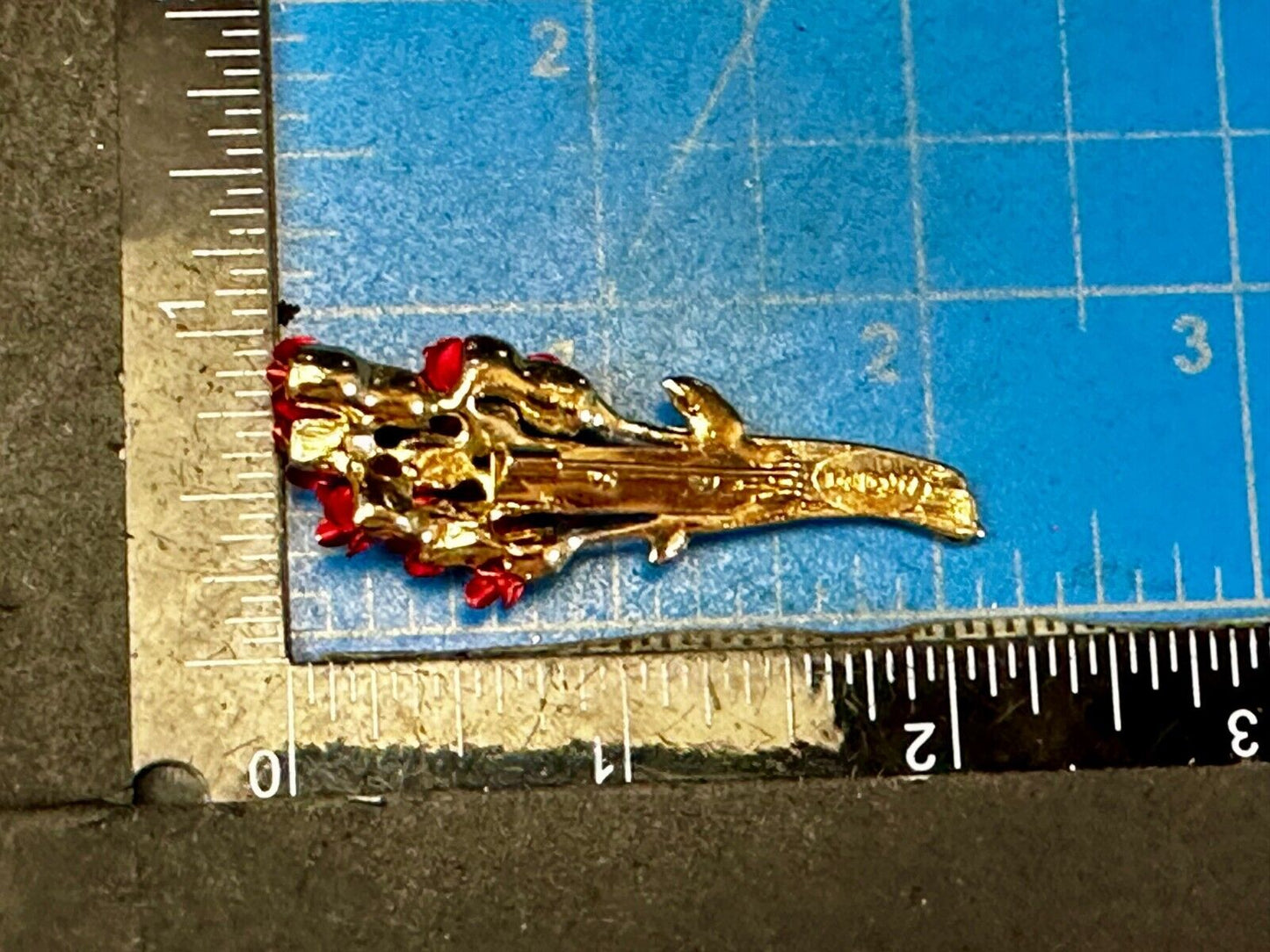 Beautiful Dozen of Red Roses Bouquet Gold Tone Brooch Pin Signed DM 97