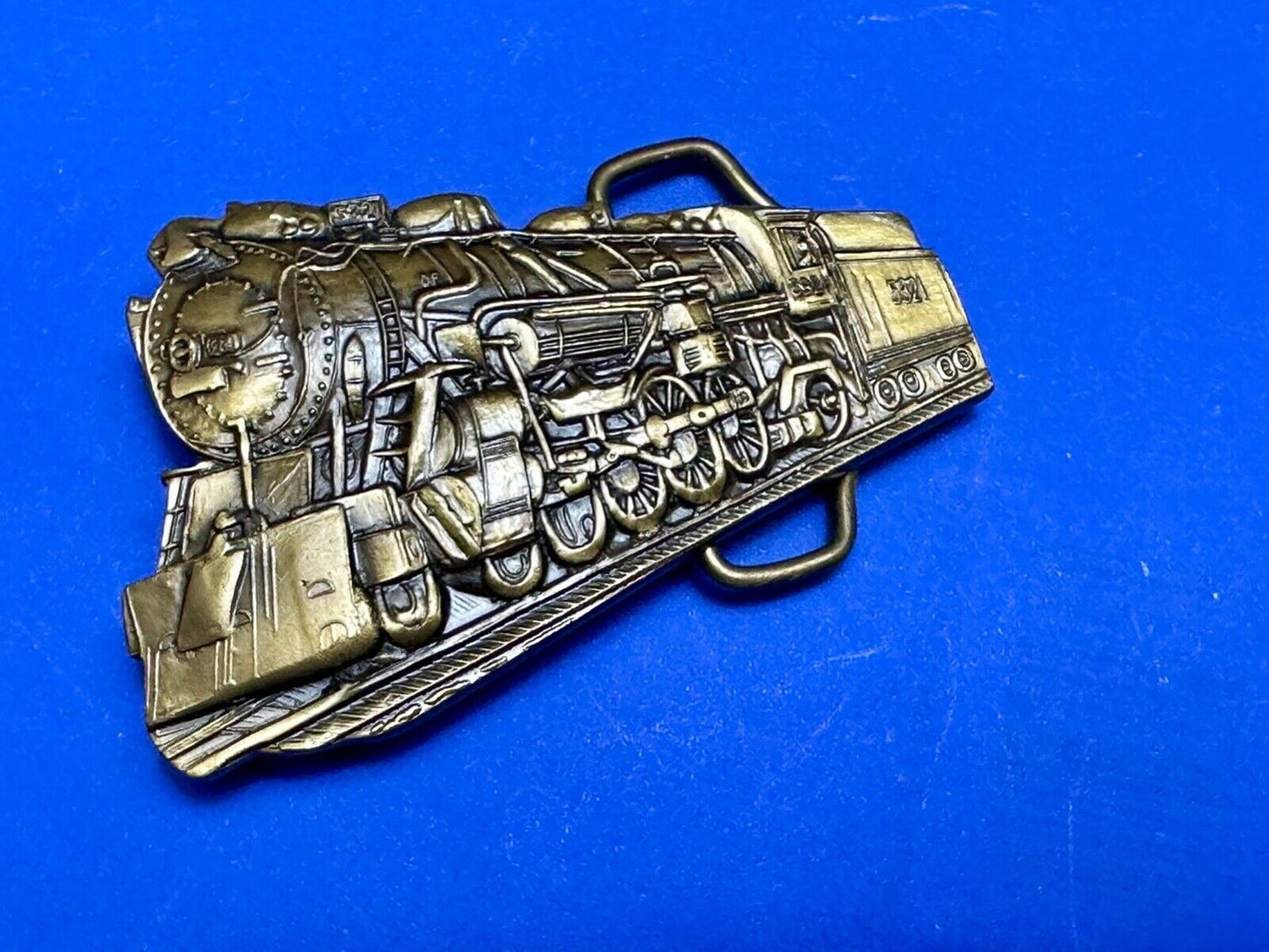 Beautiful Steam Locomotive Engine figural solid brass collectors belt buckle