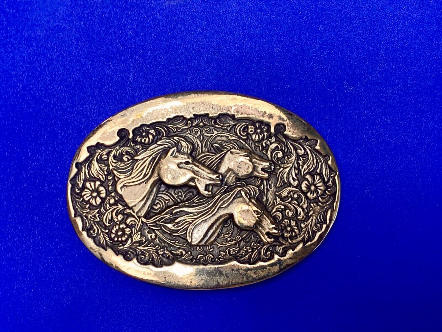 Three horse Heads flower swirl First Edition belt buckle by Award Design Medals