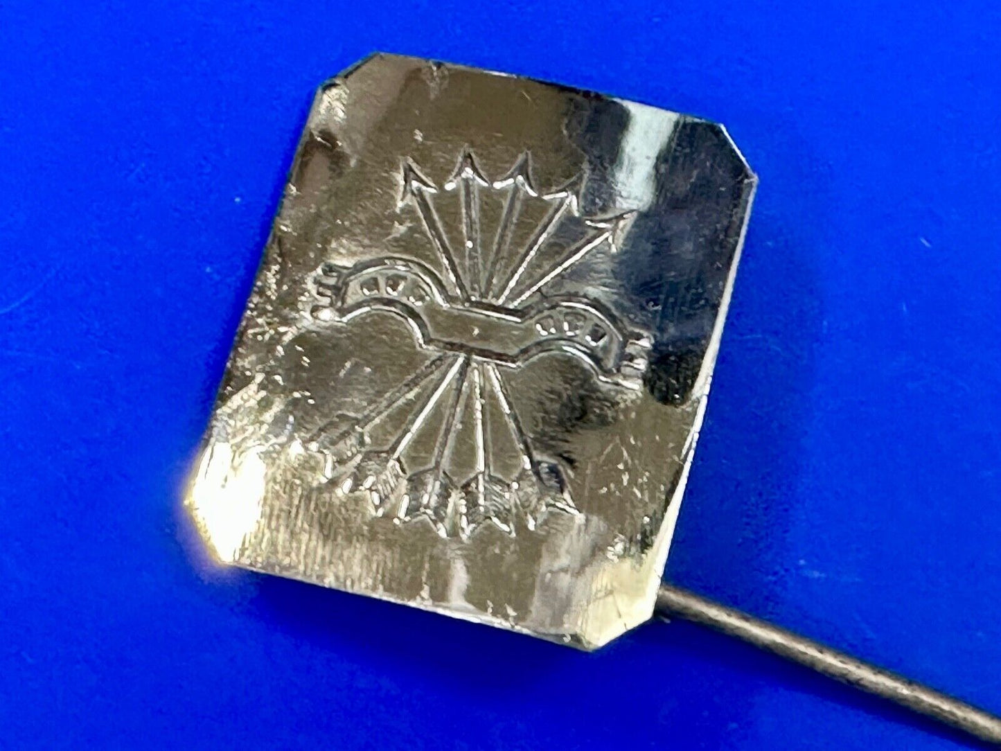 The 5 Arrows Hotel? Waddesdon Manor? England Family Embalm? Antique belt buckle
