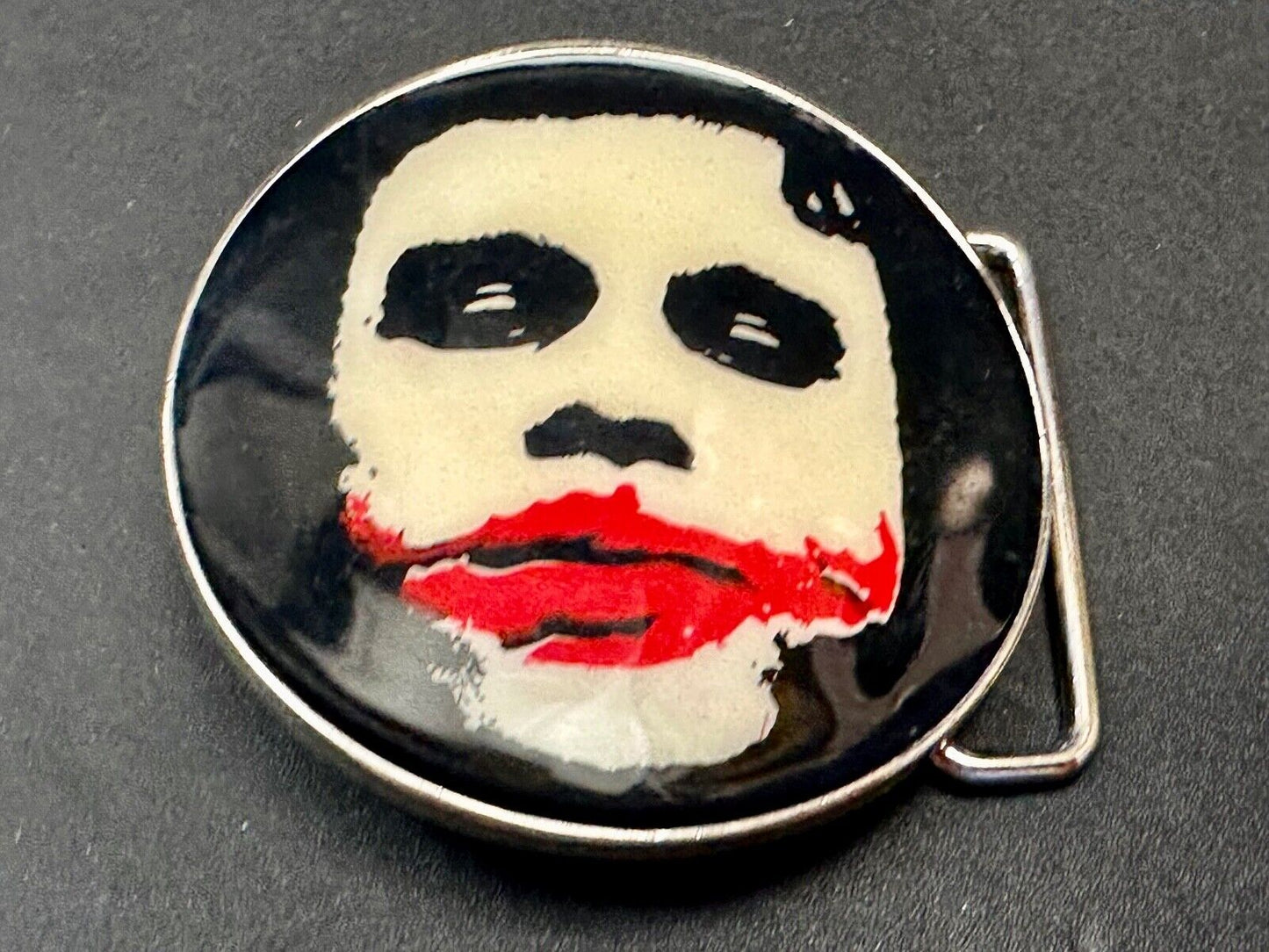 Batman's JOKER Red RED Lips round HA HA GTO Design DC Comics S08 Belt Buckle