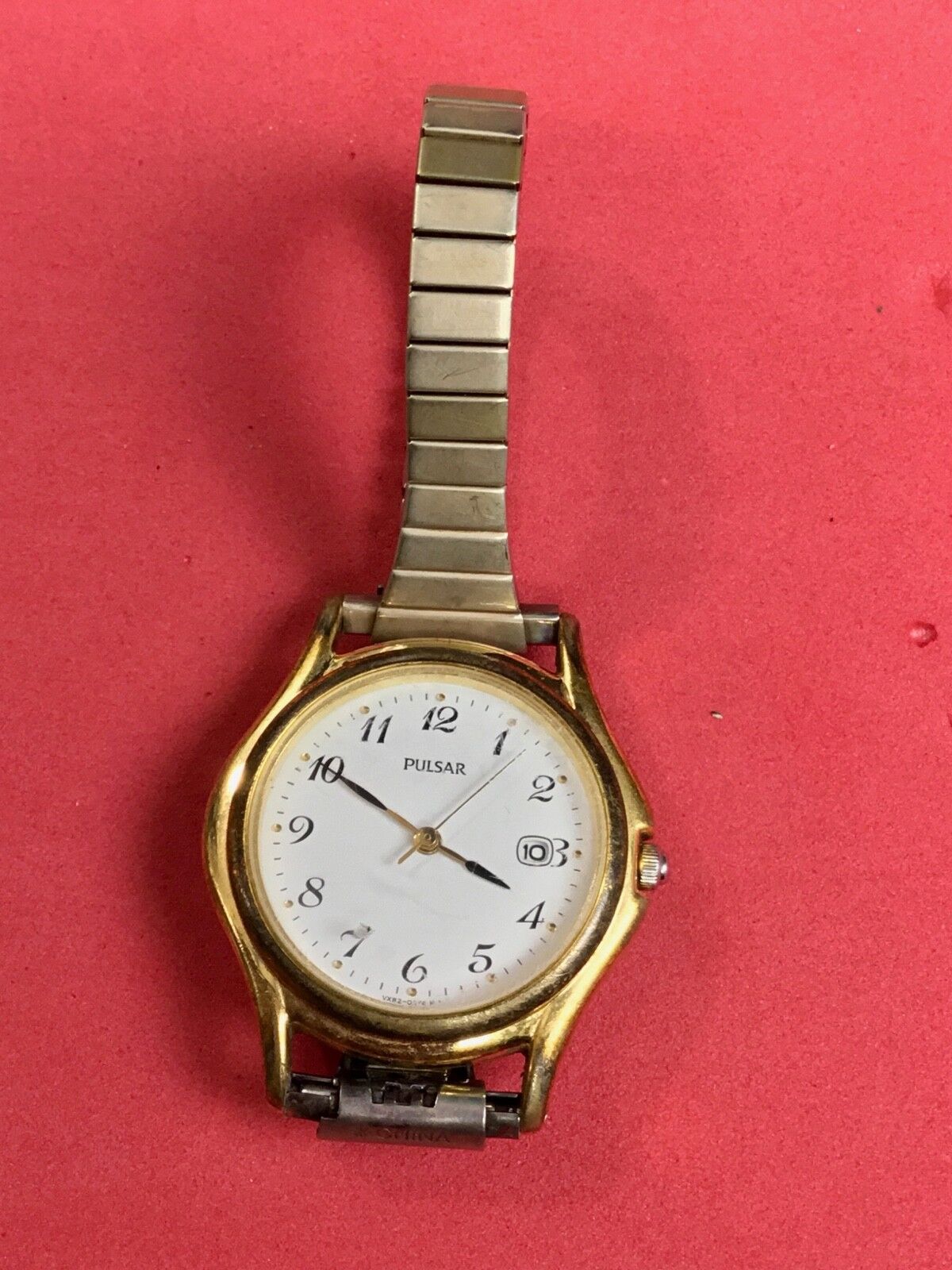 Vintage Ladies Gold Tone Pulsarwatch Skinny Stretch Band Vx82-Oaro