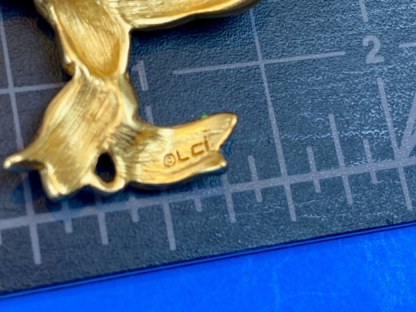 Beautiful LC Signed Brooch Pin Gold tone bow -. Amazing detail! Liz Claiborne