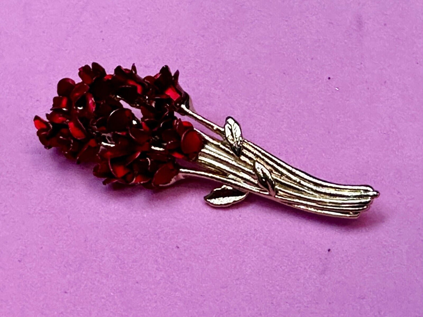 Beautiful Dozen of Red Roses Bouquet Gold Tone Brooch Pin Marked Signed DM 97