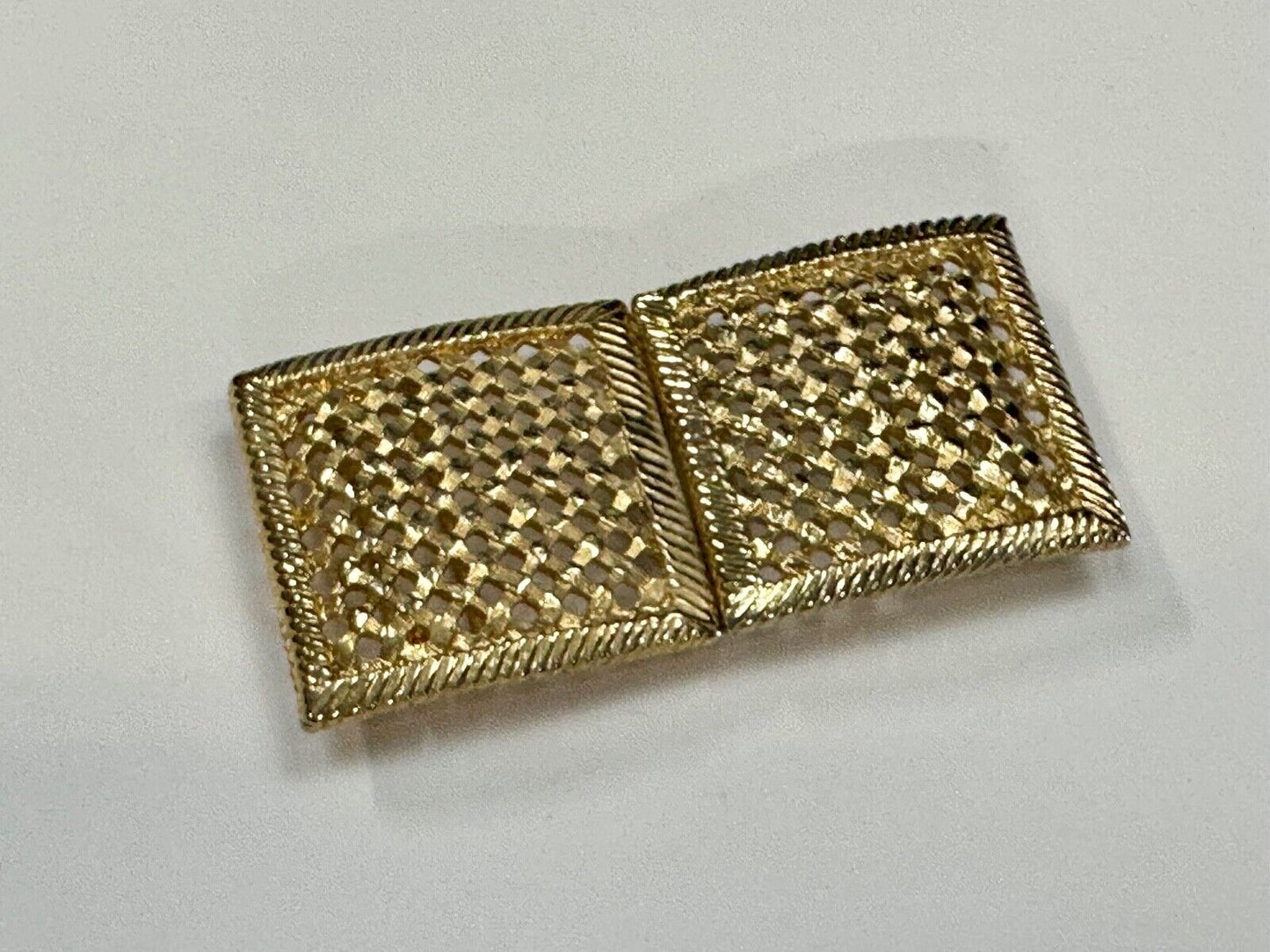Basket Weave Pattern Vintage Two-piece interlocking gold tone belt buckle