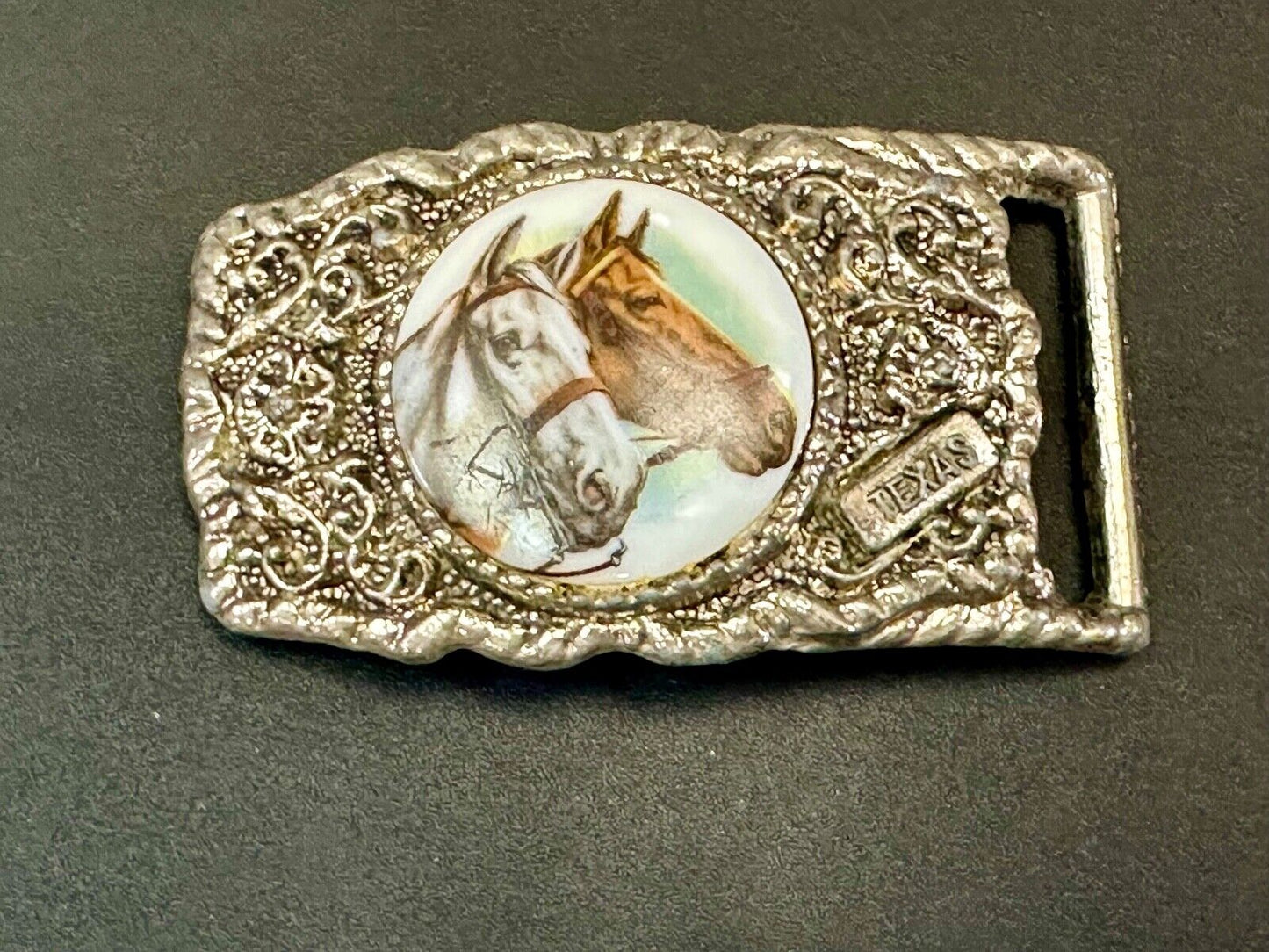 2 horses picture as centerpiece in TEXAS marked silver tone chunky belt buckle