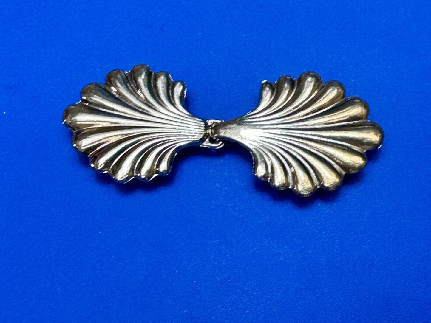 Vintage Abstract leaf shaped Two piece Interlocking silver tone belt buckle