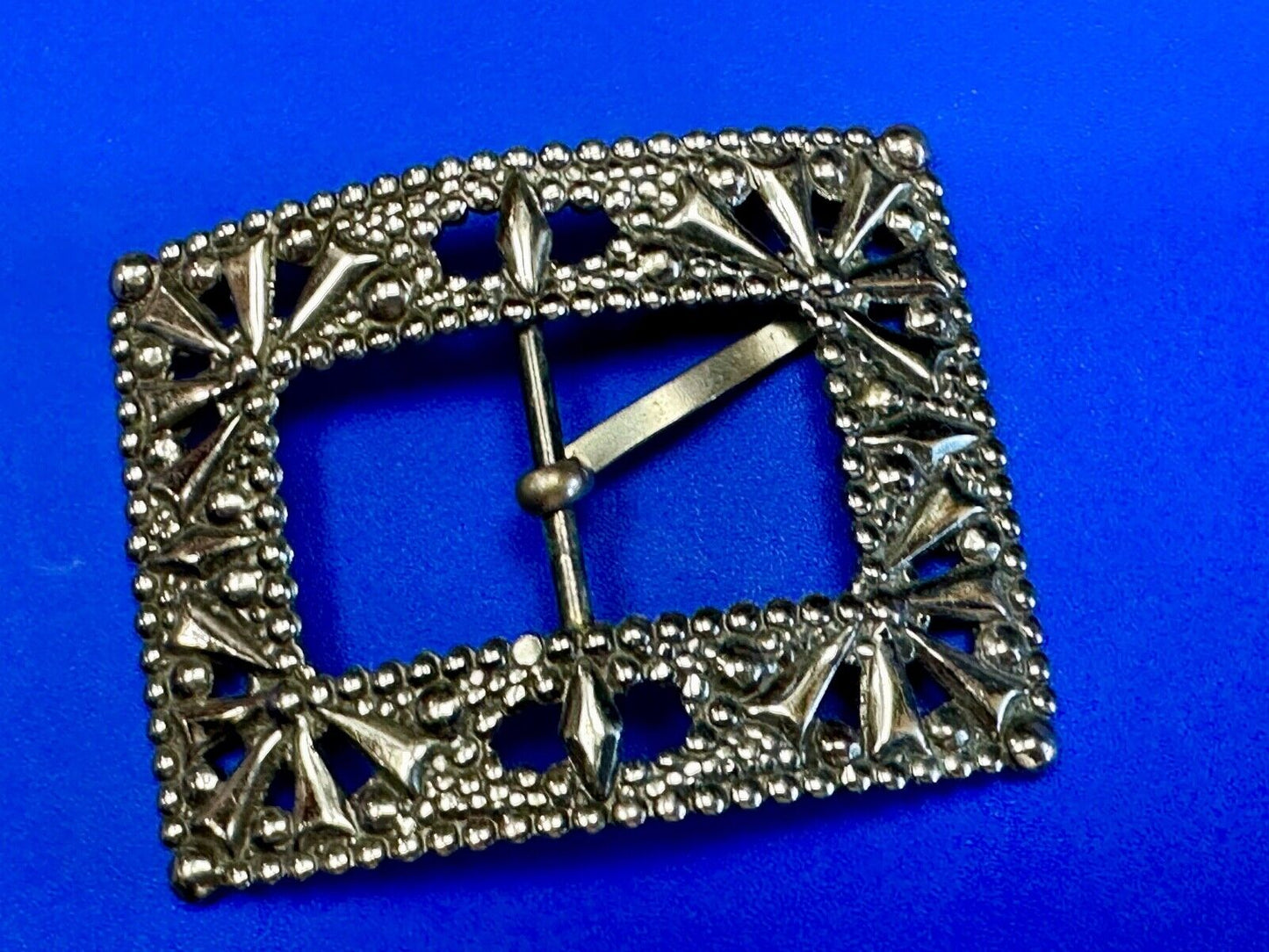 Antique silver color rectangular see through ornate belt buckle