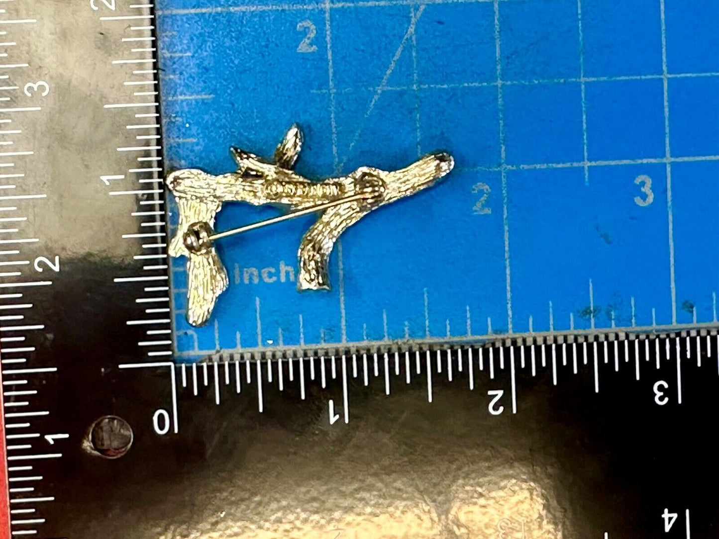 BAMBOO TWIG LETTER INITIAL " F " VINTAGE SARAH COVENTRY GOLDTONE BROOCH PIN