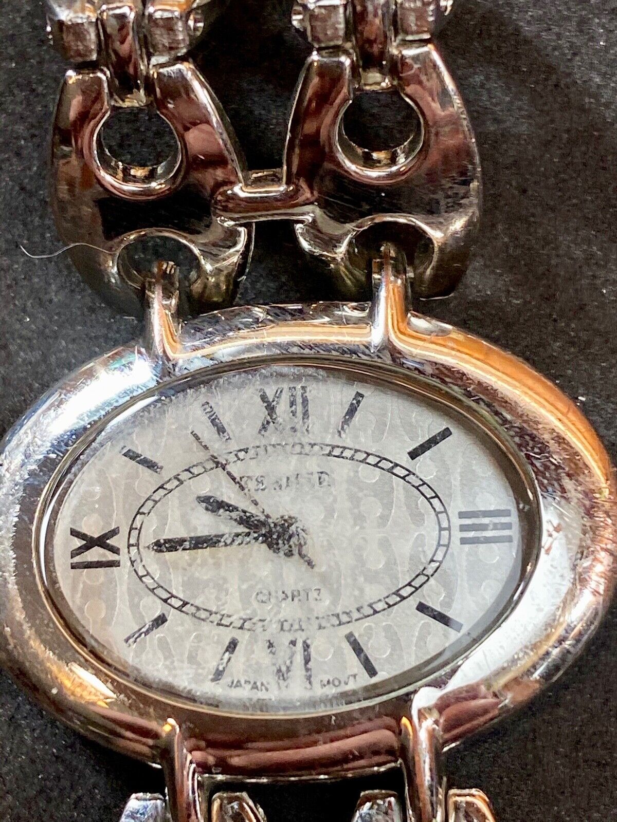 Bijoux Terner Side Oval Face Silver Women’s Quartz Watch K-19342