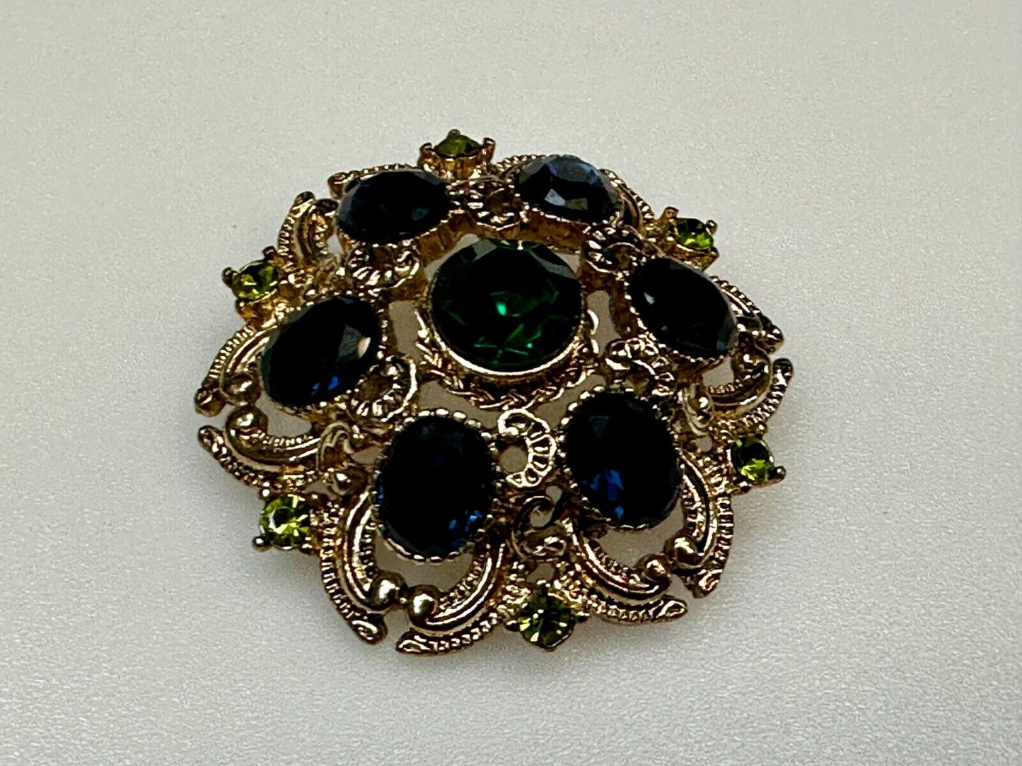 Beautiful Round Flower Shaped Blue Green Rhinestone Brooch Pin Signed by SQUIRE