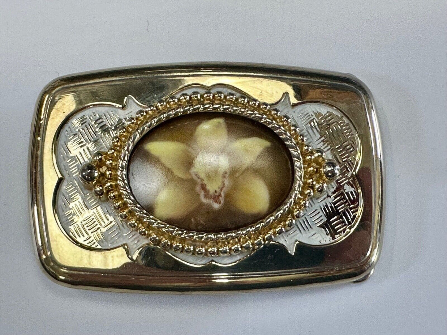 Vintage cabochon cab style flower centerpiece beautiful gold tone belt buckle