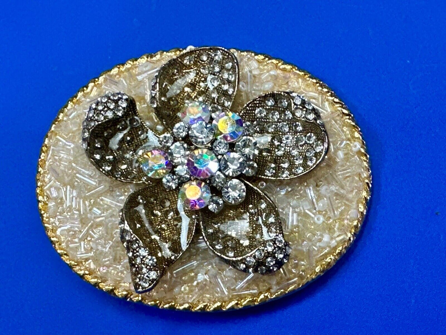 Beautiful chunky goldtone flower centerpiece in rhinestone accented belt buckle