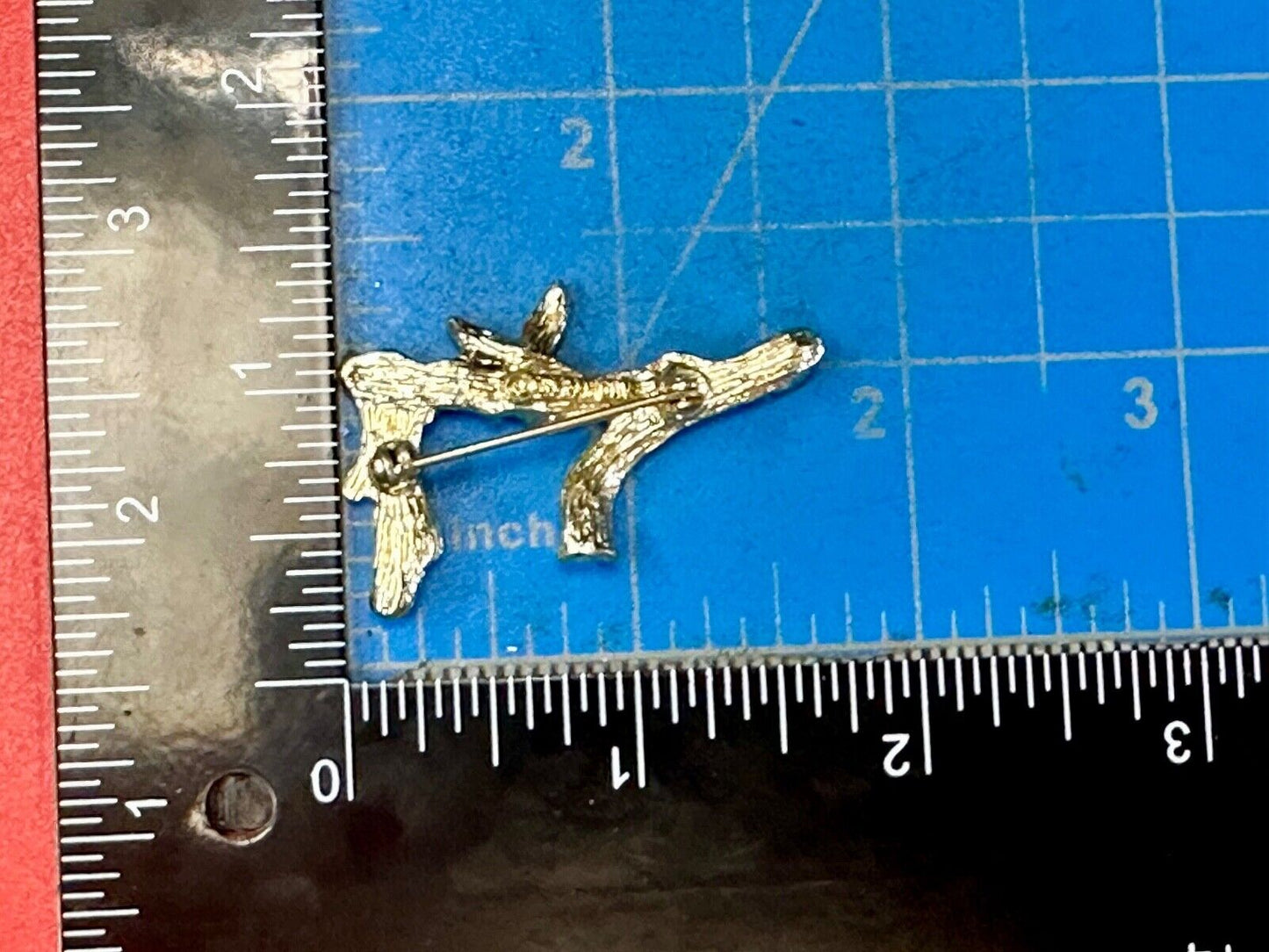 BAMBOO TWIG LETTER INITIAL " F " VINTAGE SARAH COVENTRY GOLDTONE BROOCH PIN
