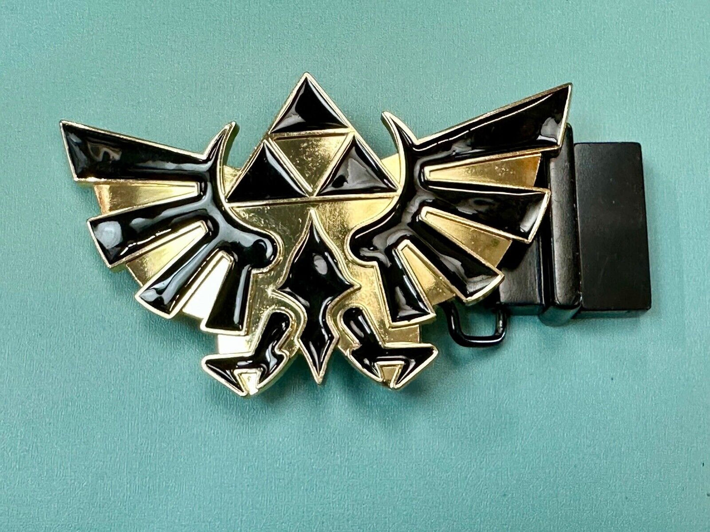 THE LEGEND OF ZELDA Black and Gold Triforce 2015 Nintendo gamers BELT BUCKLE