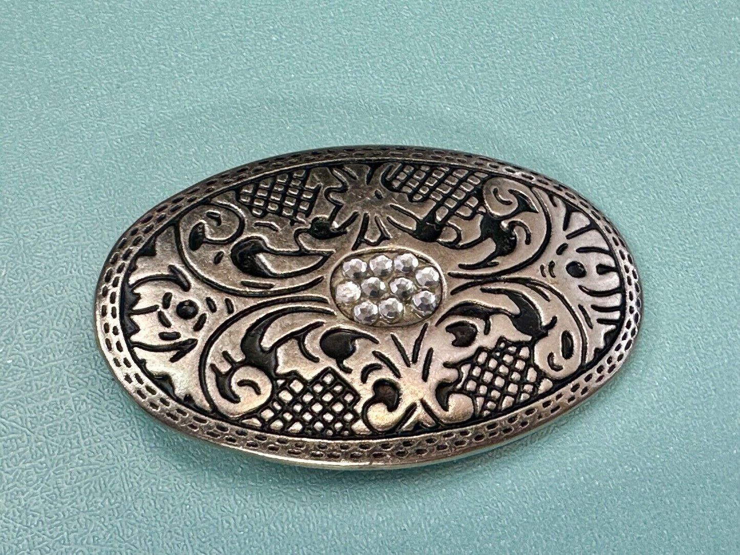 Vintage Cluster Centered in southwestern pattern oval belt buckle