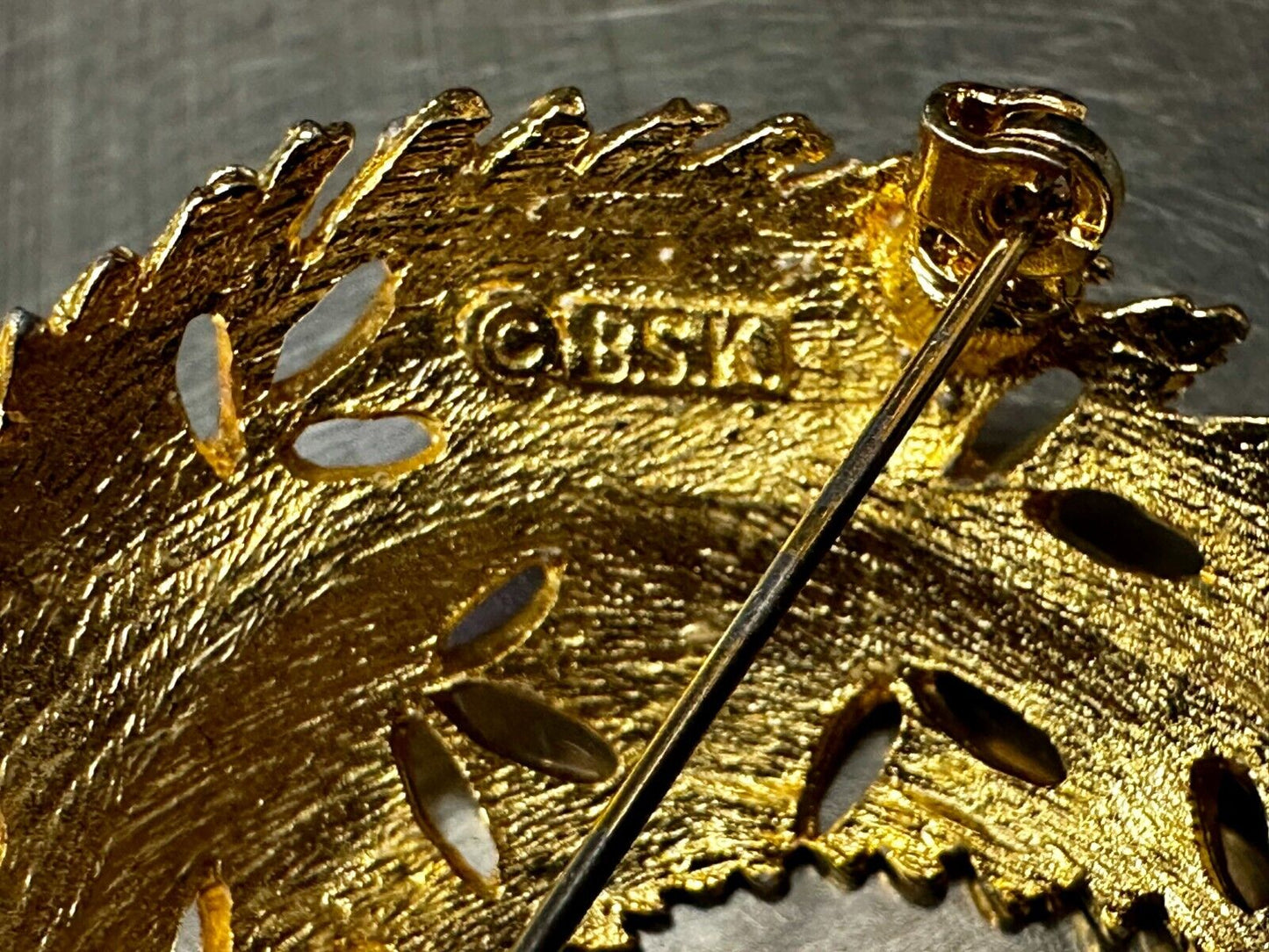 Swirl Curved Leaf Feather Design Gold Tone Vintage Brooch Pin Signed BSK