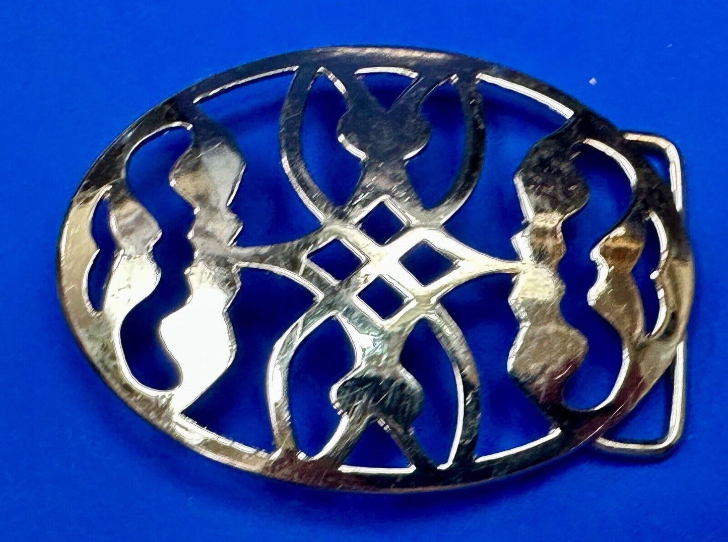 Unique cutout skeleton pattern silver tone oval belt buckle