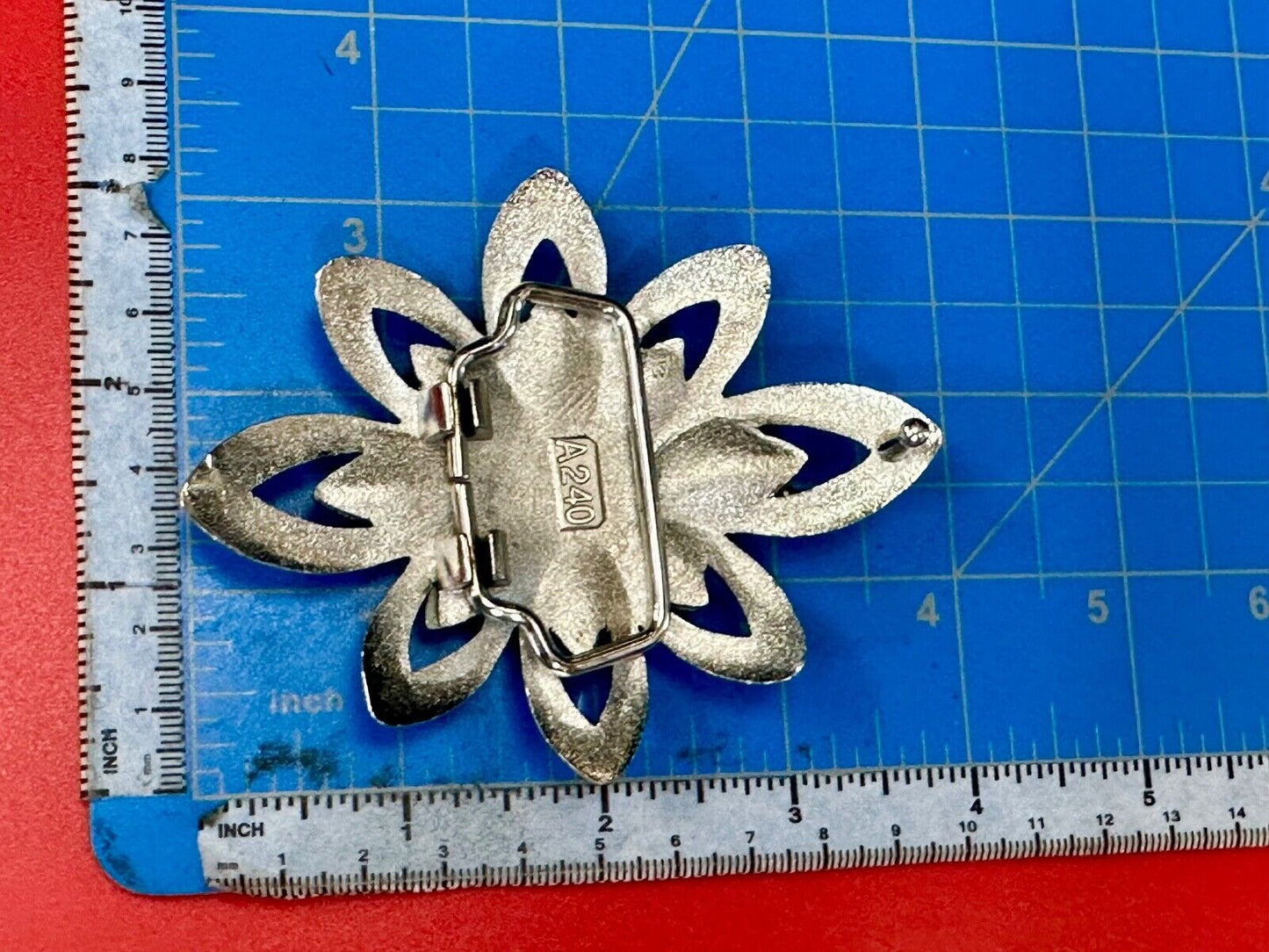 Beautiful Flower theme cutout A240 rhinestone belt buckle