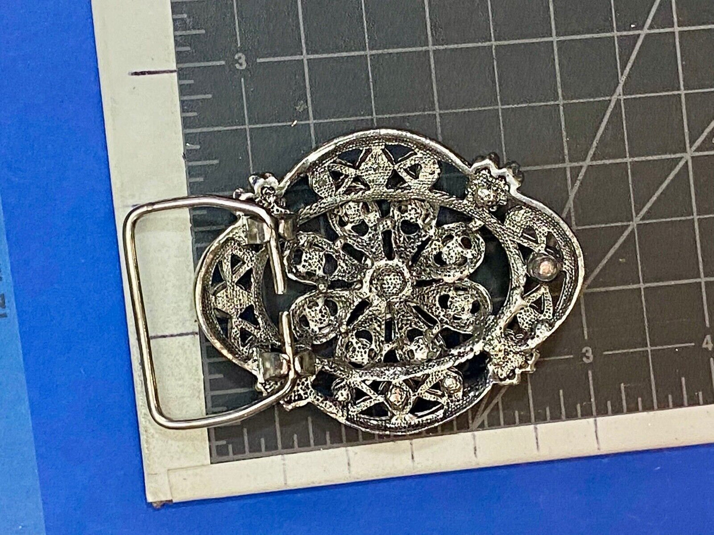 BEAUTIFUL BLUE rhinestones mounted in oval shaped flower theme belt buckle