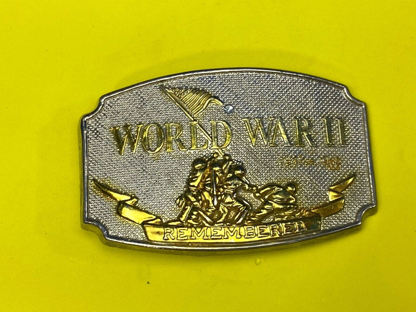 Vintage 1992 US American Wold War II 2 commemorative tribute belt buckle
