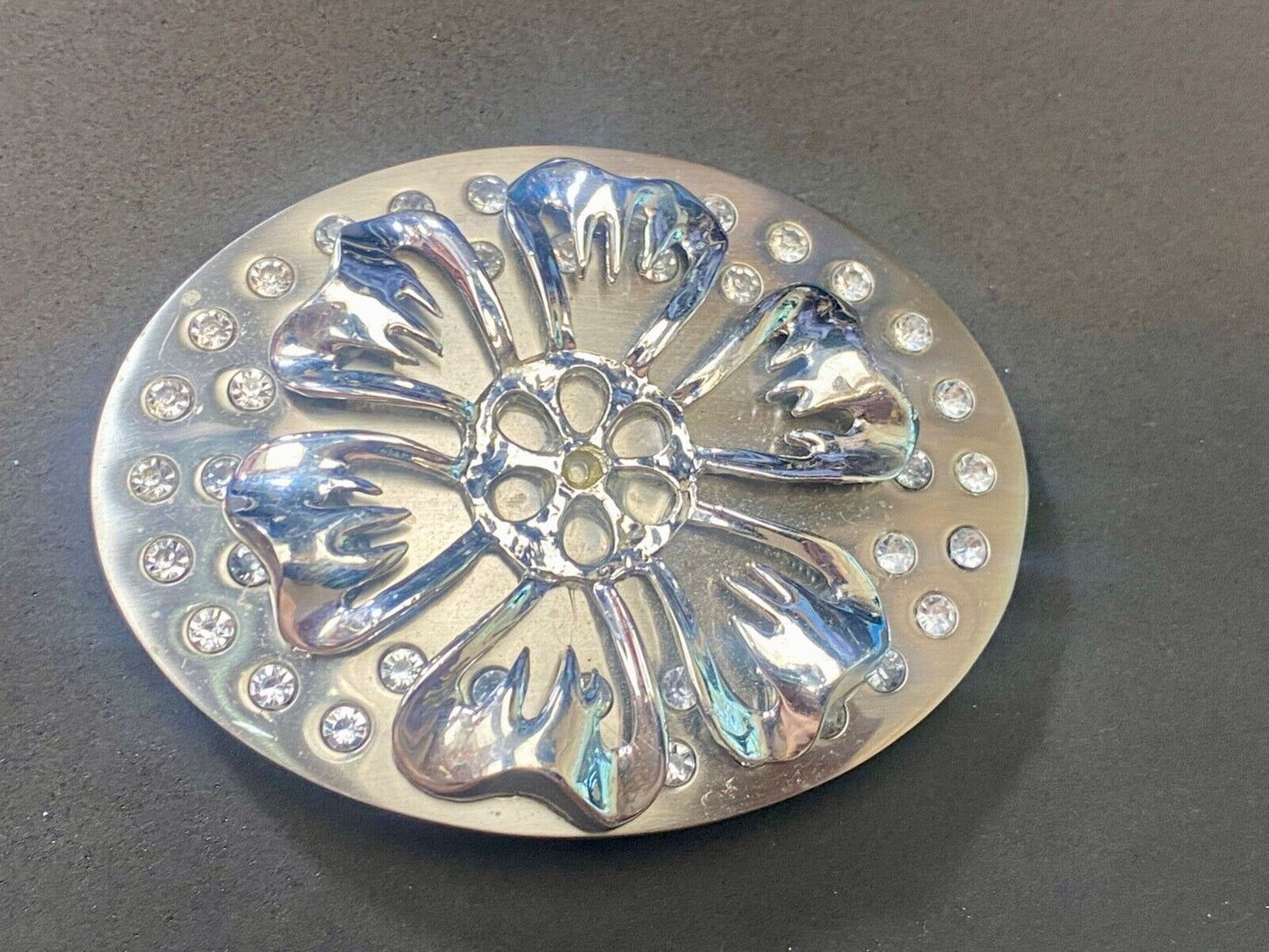 Beautiful reflective silver tone raised FLOWER theme belt buckle w/ Rhinestone's