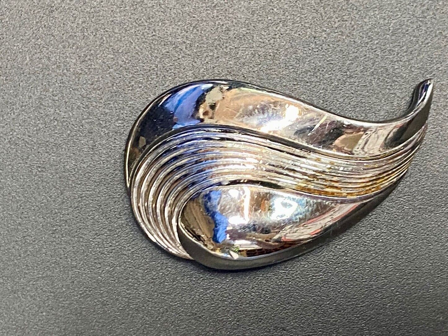 vintage crown trifari swirl leaf brooch pin broach