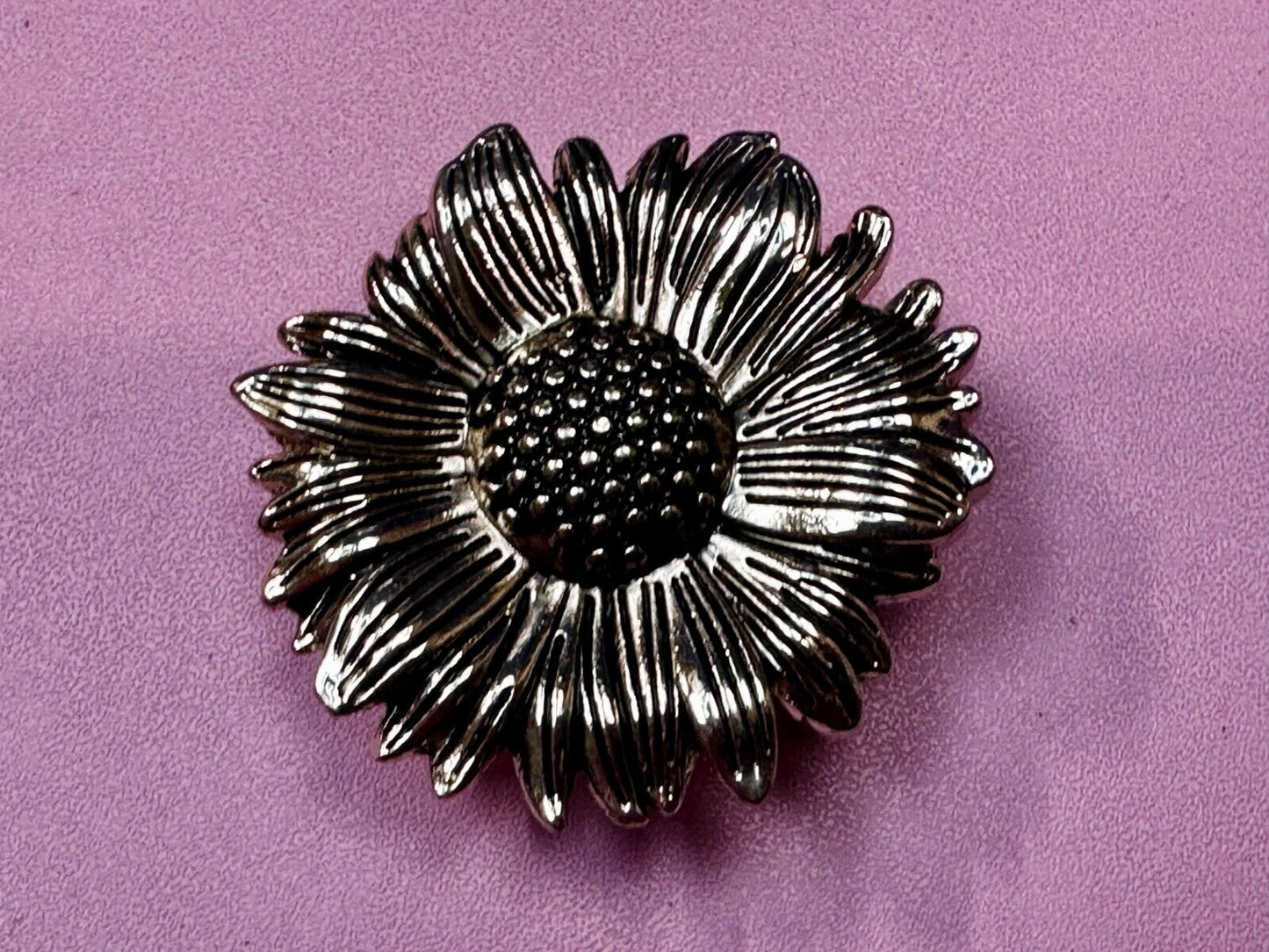 Beautiful Sunflower Small Cutout Figural Silver Tone Vintage Belt Buckle