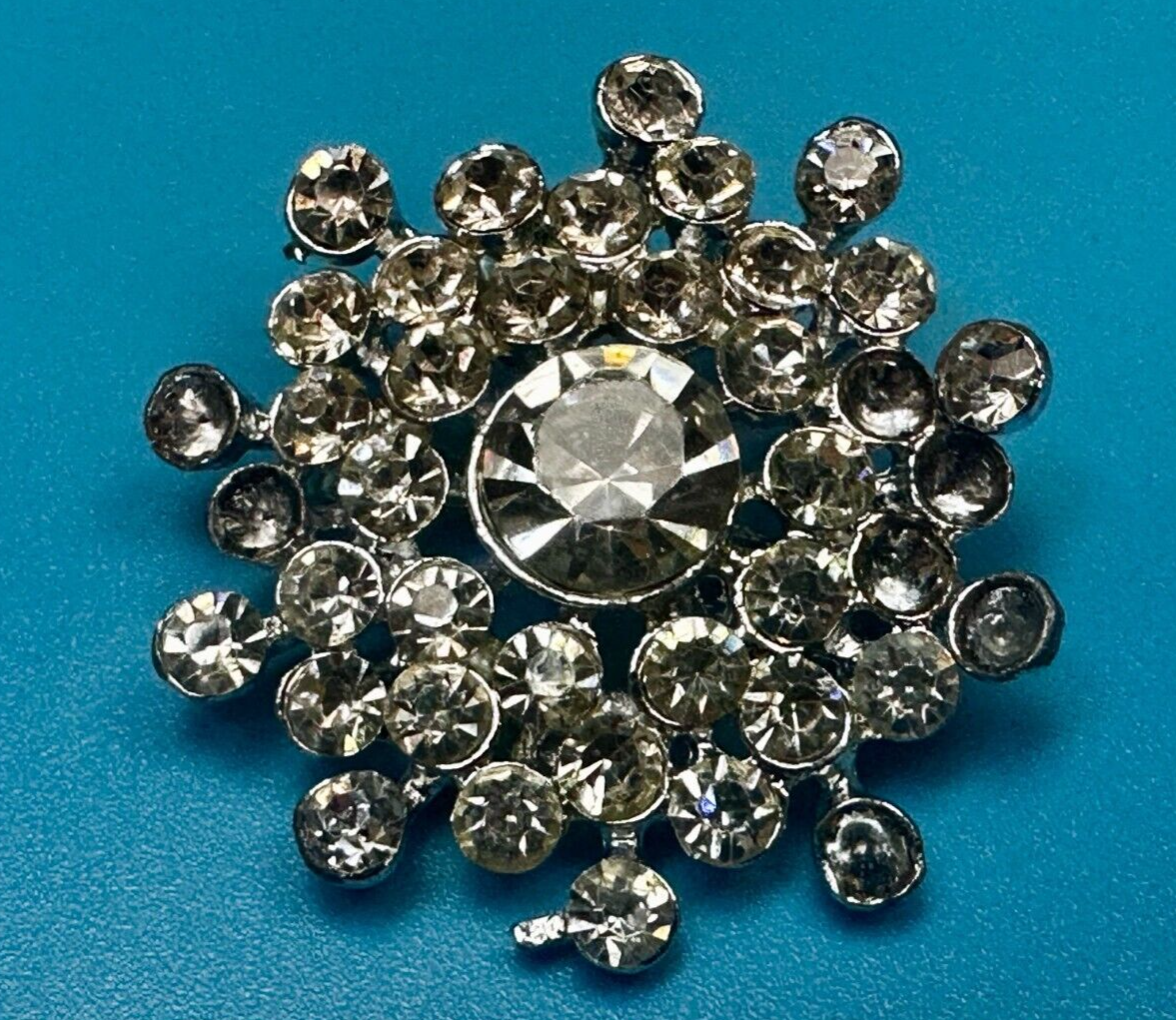 Beautiful Round Flower Shaped Rhinestone Cluster Silver Tone Brooch Pin