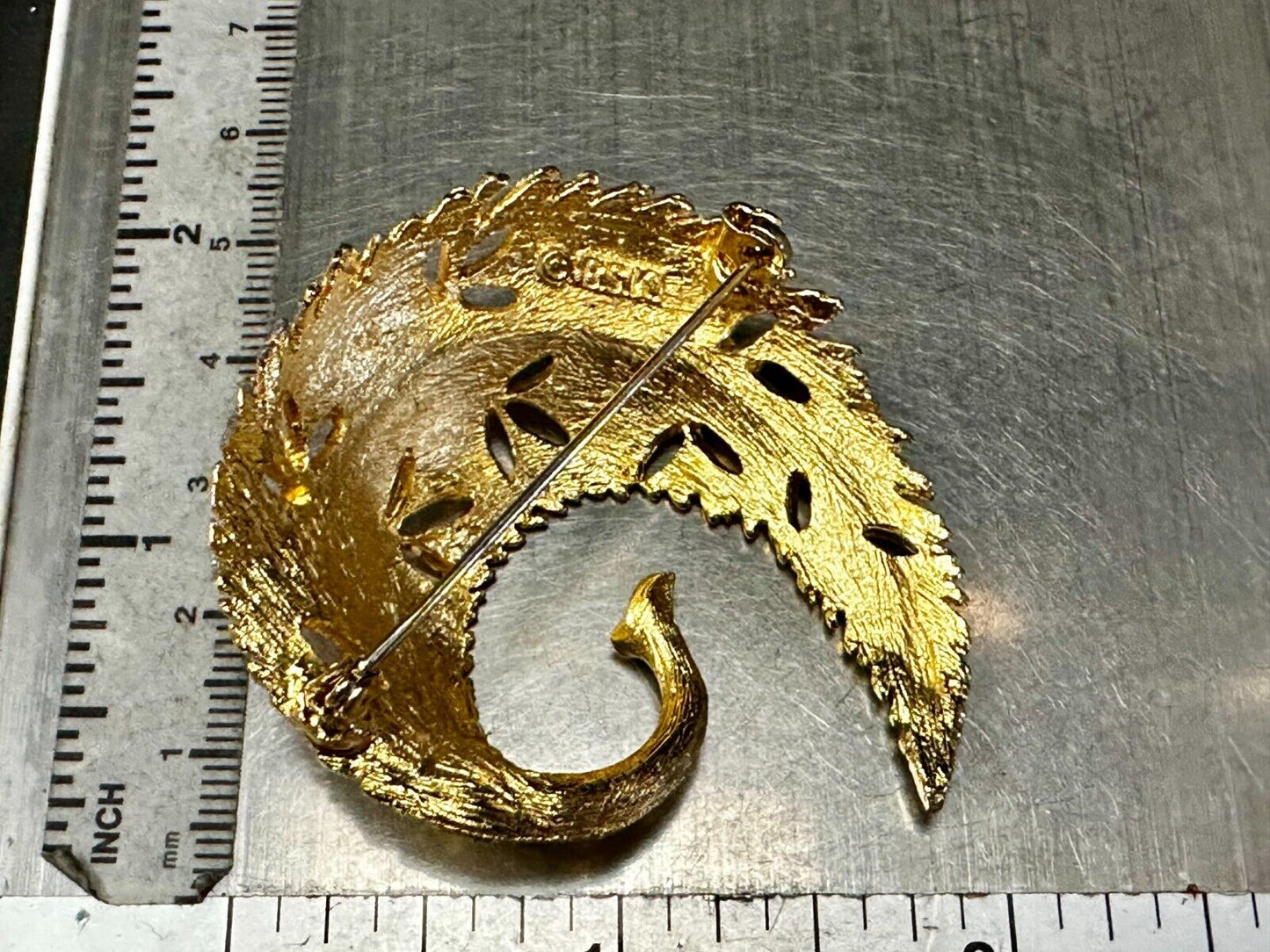 Swirl Curved Leaf Feather Design Gold Tone Vintage Brooch Pin Signed BSK