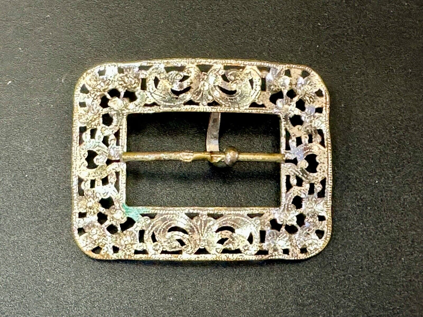 Beautiful antique silver color see through flower swirl belt buckle