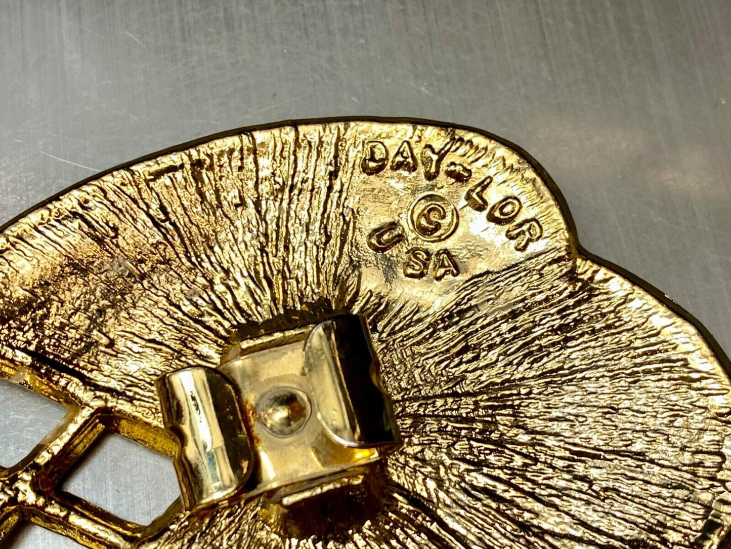 Vintage DayLor Tear Rain Drop style retro gold tone belt clip buckle