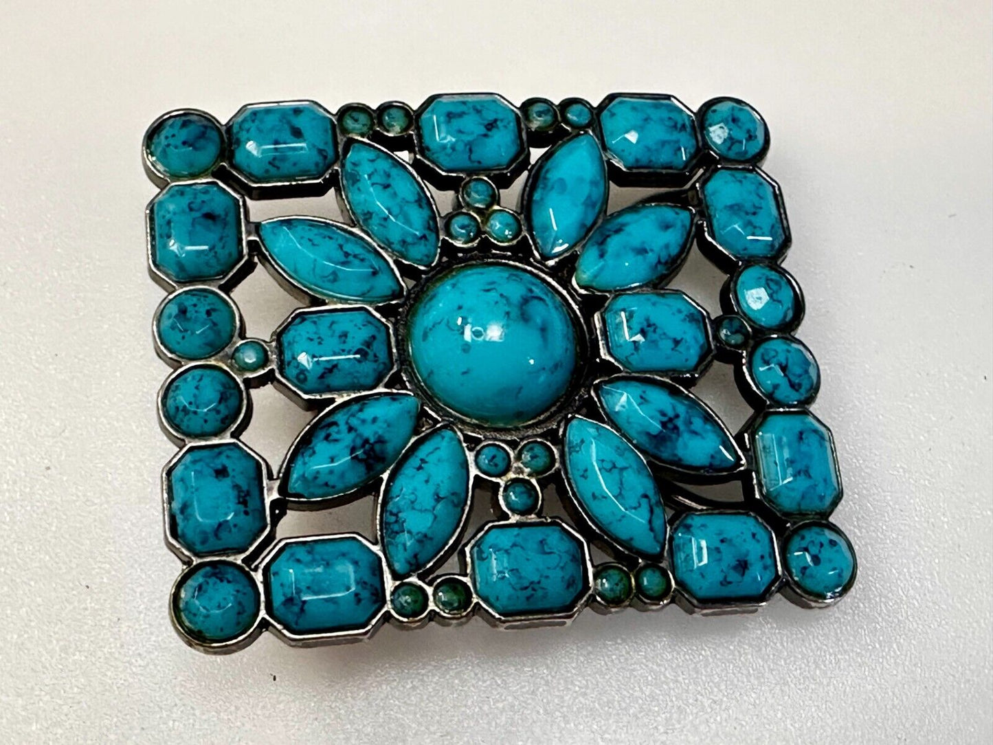 Beautiful Faux Flower Turquoise Stone Covered Hippie Vibe Western Belt Buckle