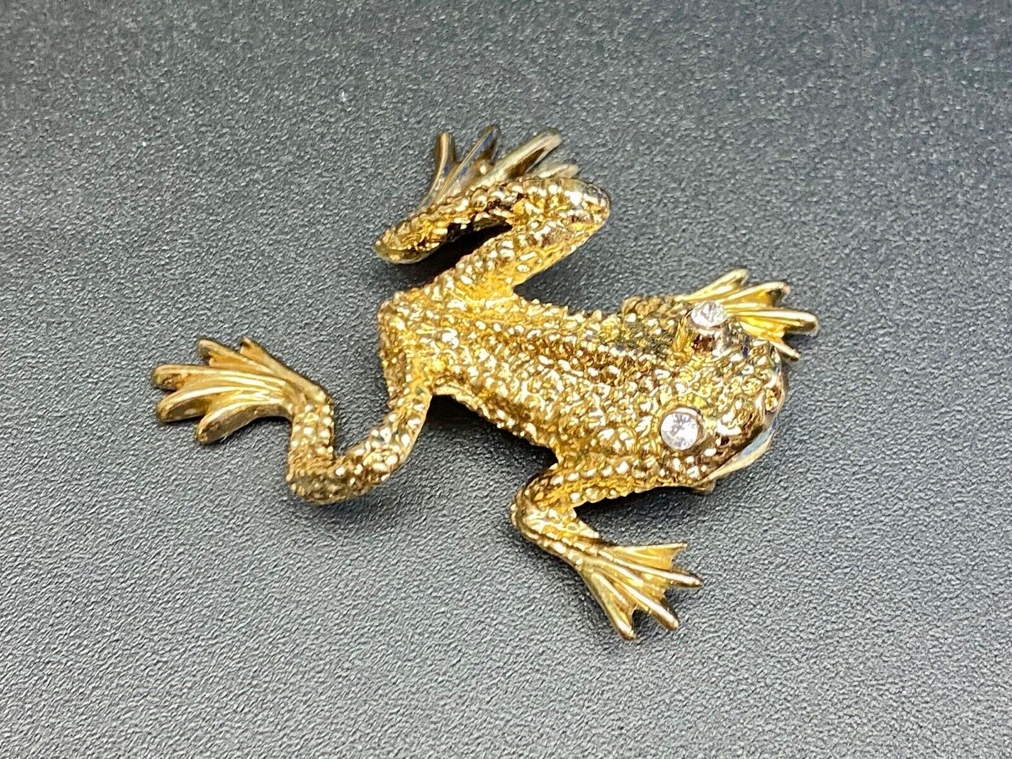 Vintage Danecraft Signed Gold Tone Frog Brooch with rhinestone eyes!